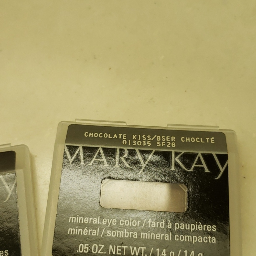 Eyeshadow - Picture 2 of 3